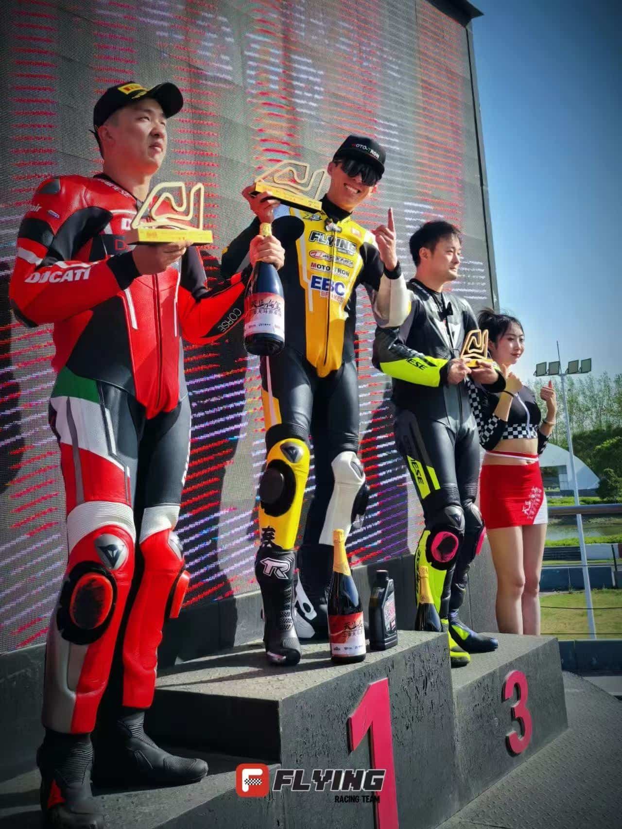 TR TIGER车手秦涛雨中夺冠！X-TWO仿赛车靴展现赛道霸主地位！